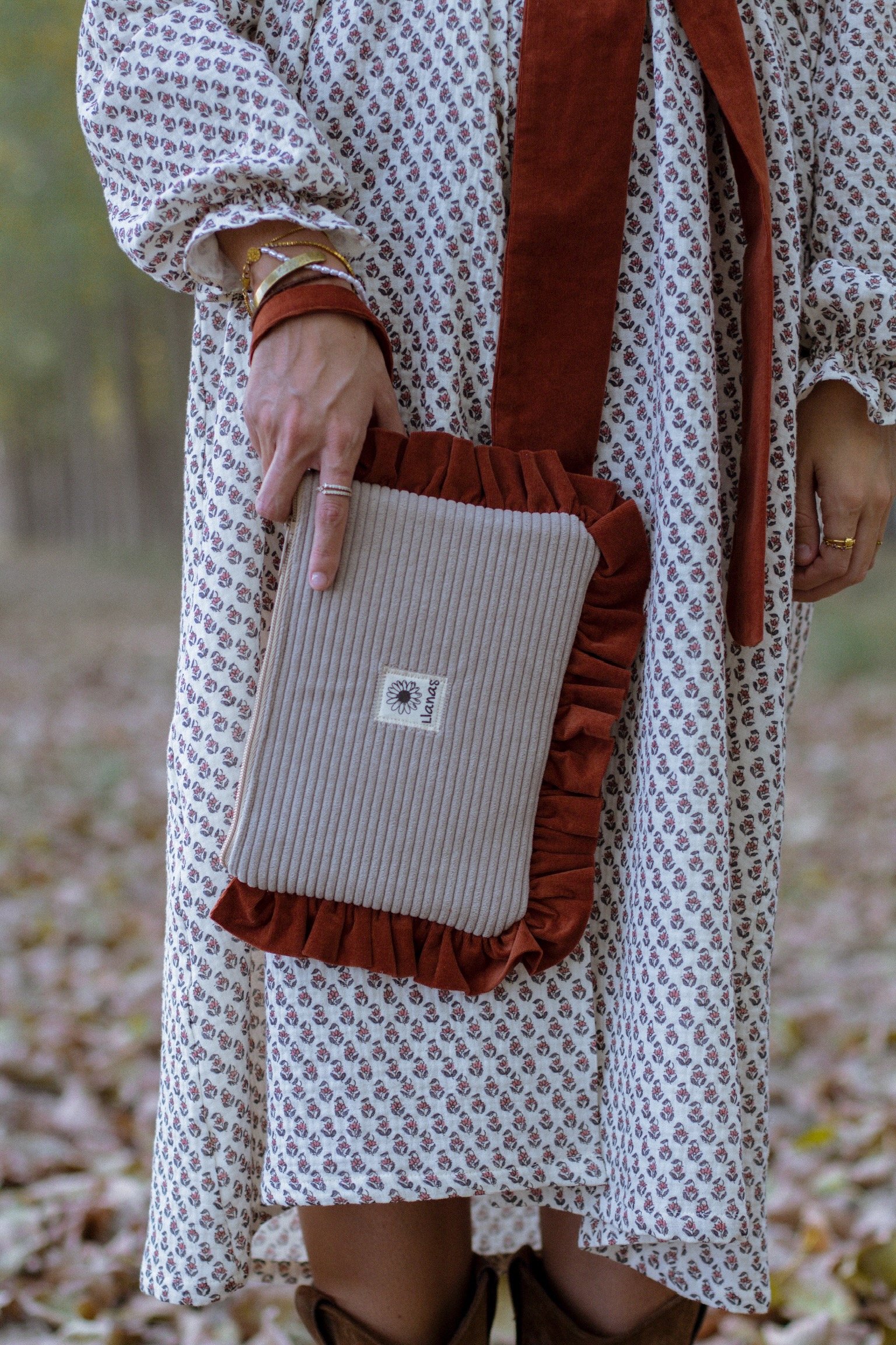 Bolso de mano volantes